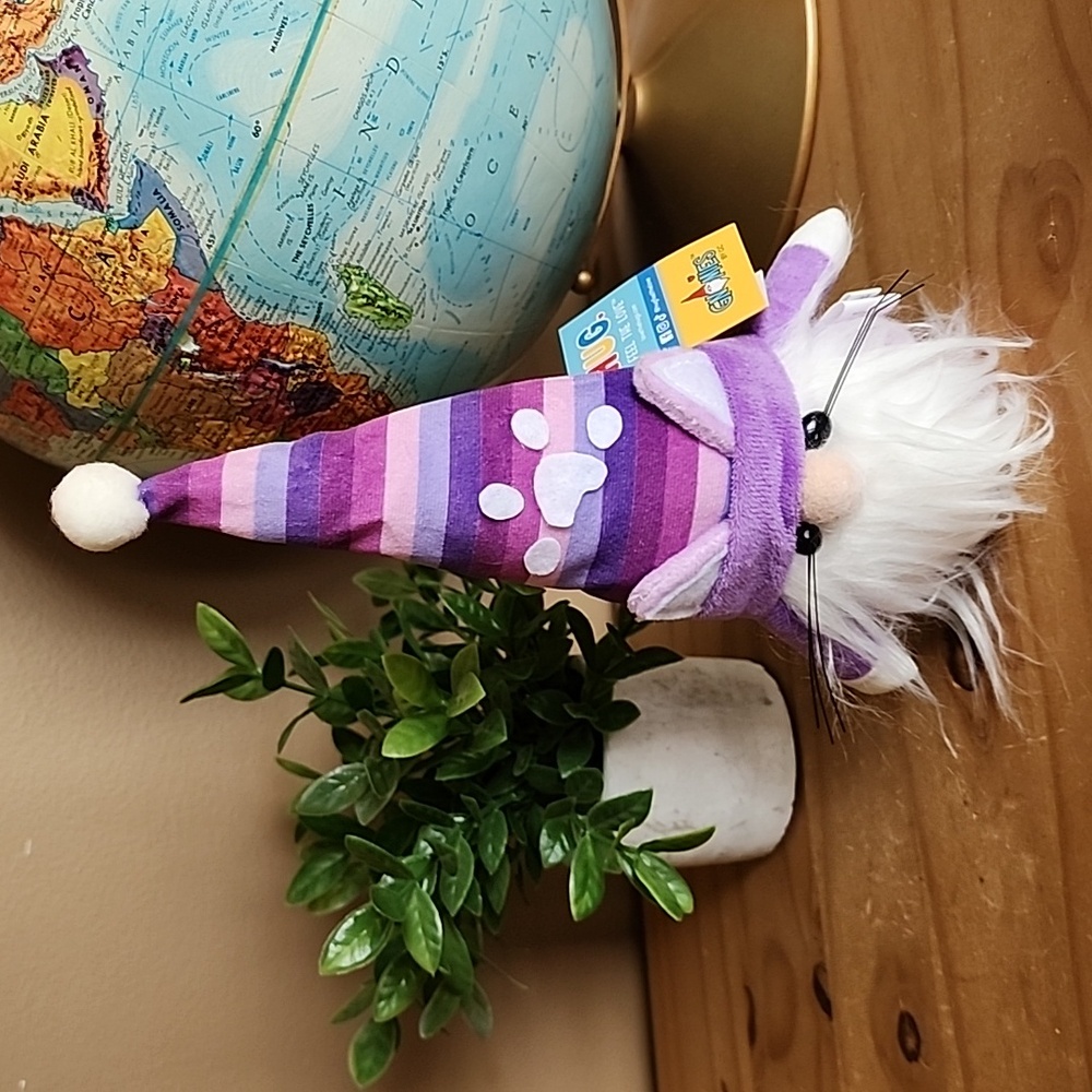 HUG Feel the Love Gnomie Inky purrfect gift for cat lovers
